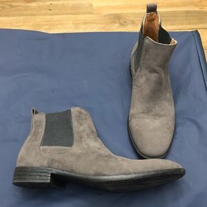 Men’s Chelsea boots, size 13